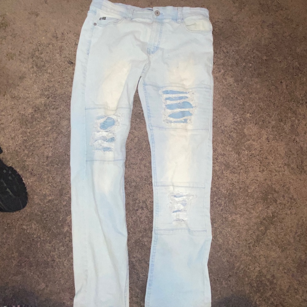 men light wash jeans